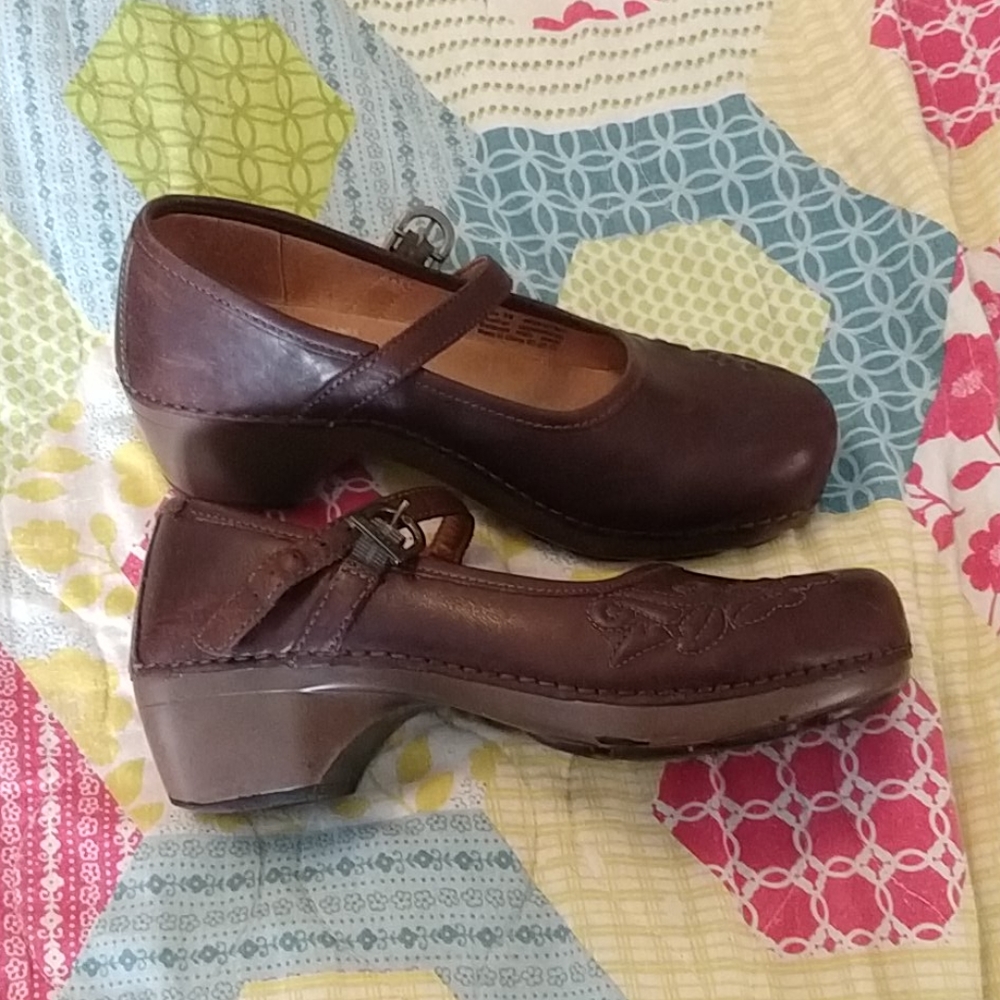 Dansko 39 Brown